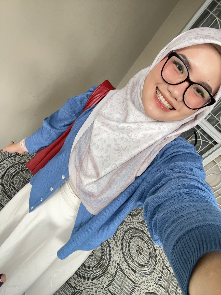 crankygvrl's tweet photo. jir..... akan gue buat nih style hijab trend, semua orang pake outfit kayak gue, umuran gue bahkan yang umurnya dibawah gue

biar kaga jadi patokan kalo hijab dan outfit= tahun kelahiran https://t.co/59MhNbIcK9