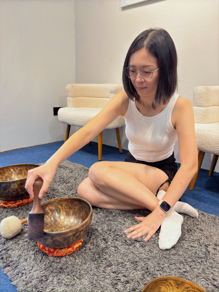 daddynshane's tweet photo. Santai & Tenang 🧘♀️✨Nak relax? Try out Tibetan art, sound bowls, and meditative vibes to slow down. Tempat ni memang perfect untuk hilangkan stress! Bracelet kat sini pun lawa sangat! 🌿#Santai #TempatTenang #Senibudaya #PengalamanUnik #ChillWeekend https://t.co/nCGnWvE4Sy