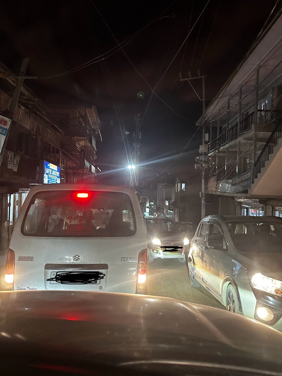iftee_hor's tweet photo. This is old Hospital Road, Kargil, in the evening—where it took over half an hour just to move an inch. Poor management, unregulated parking, and lack of traffic control are causing serious congestion issues. Kargil deserves better infrastructure and traffic management solutions. https://t.co/ilh0r4yKnA