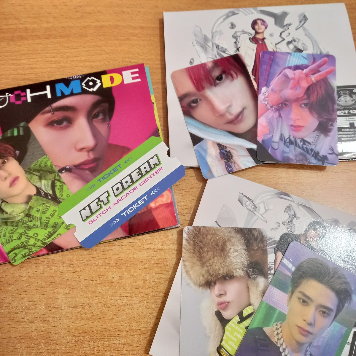 yenohjoo's tweet photo. nct mail ♡ #AeriDayFEEDBACKS

these came home safely today~ tysm for the pobs + freebies, @shopaeriday! jaehyeok came home AMEN 😭🙏 https://t.co/NBPbVARpJW