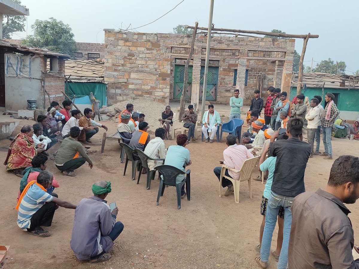 INC_kailash's tweet photo. विजयपुर क्षेत्र उपचुनाव के तहत कराहल ब्लॉक के ग्राम, निमानिया, सेमरा, ऊधमपुरा, मेहरबानी, आदि गांवों में कांग्रेस प्रत्याशी श्री मुकेश मल्होत्रा जी के समर्थन में जनसंपर्क किया सभी से श्री मुकेश मल्होत्रा जी को वोट देकर विजयपुर के उज्जवल भविष्य के लिए समर्थन की अपील की।
@INCMP https://t.co/Jh5xsMwNH1