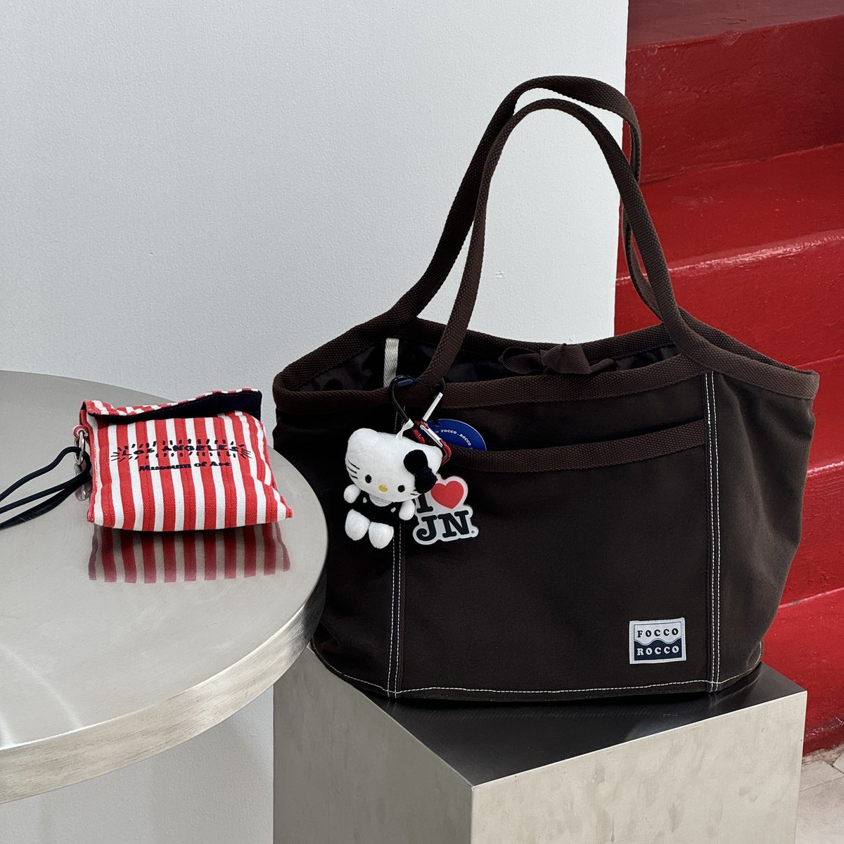 yoxrgravity's tweet image. สายของเยอะมาทางนี้ฮะ 🤏🏻 รวมกระเป๋าที่ใส่ ipad ได้ ไว้ถือไปเรียน-ไปทำงาน จุของได้เยอะแต่ยังดูแฟชั่นอยู่ ส่วนใหญ่แบรนด์ไทย (มีมากกว่าในรูป )🥤⭐️🧵