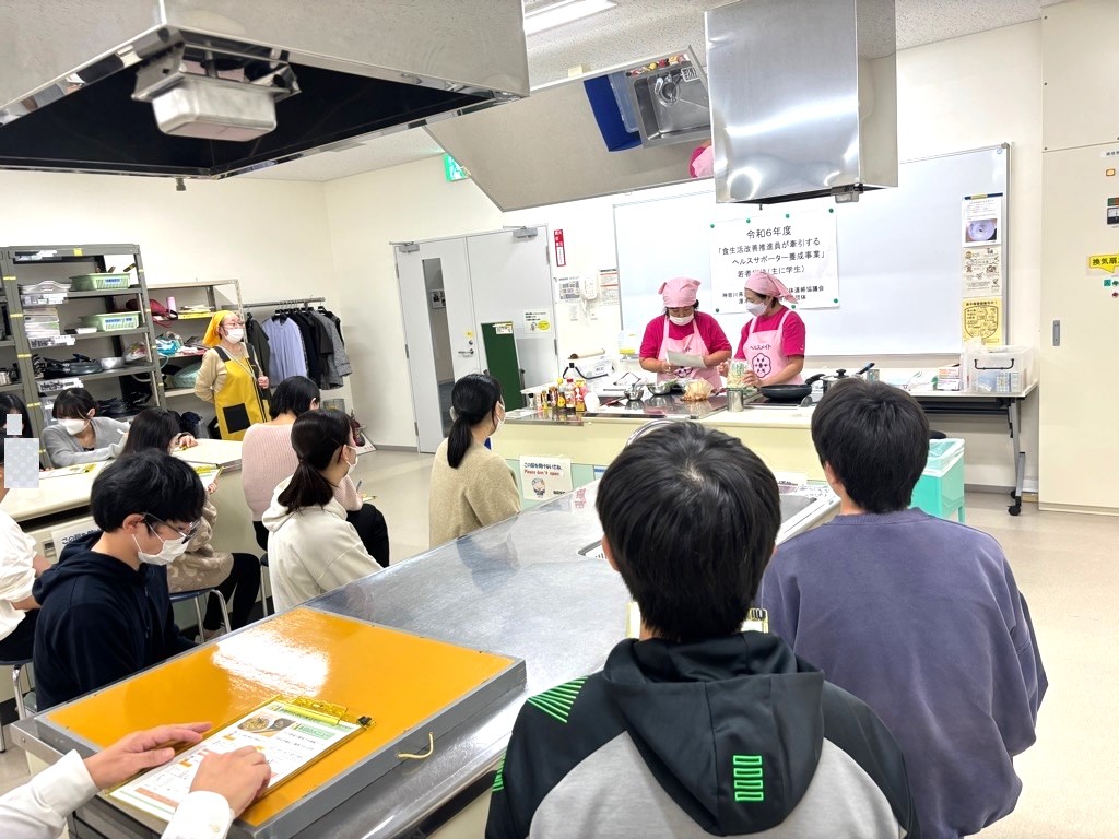 KAIT_eiyou's tweet photo. 「学生のための #食活ゼミ」に参加しました！このゼミは、食生活改善推進団体 #厚味会 主催で厚木市健康医療課がオーガナイズ。#厚木市 の健康医療行政を学ぶとともに、学生が日常的に意識すべき食生活の改善や健康的なライフスタイルを実践するためのヒントを得られる貴重な機会でした。
#健康生活 https://t.co/nB8EHUrL6Z