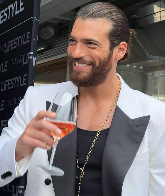 ♥️  HAPPY  BIRTHDAY  CAN ♥️
#HappyBirthday35CanYaman