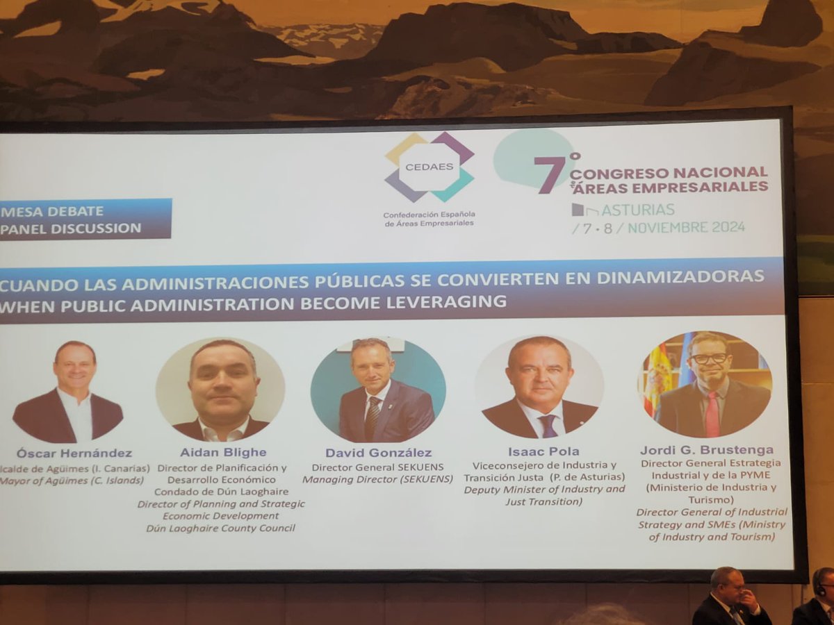 #CEDAES2024 Mesa I "Cuando las administraciones públicas se convierten en dinamizadoras" con Óscar Hernández Suárez, Aidan Blighe, Isaac Pola Alonso y David González Fernández, abordando el rol de las instituciones en el impulso económico.