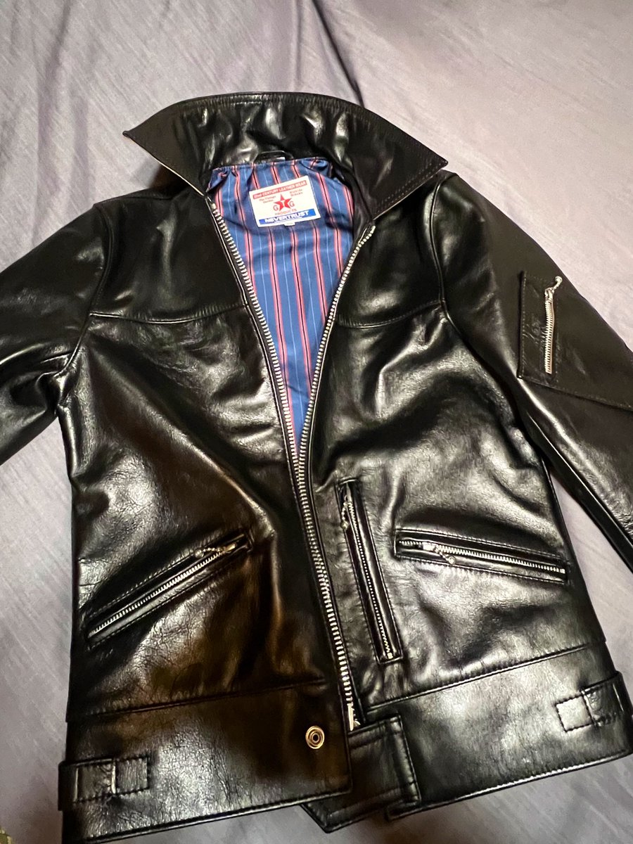 papie_69's tweet image. 待ちに待ったゲンザ革ジャン「吐仁威(トニー）」が届いた！！　めちゃカッケー😍　
#GTGPRODUCTS 
#ゲンザ革ジャン
#NEVERTRUST
#TheVintageGarden