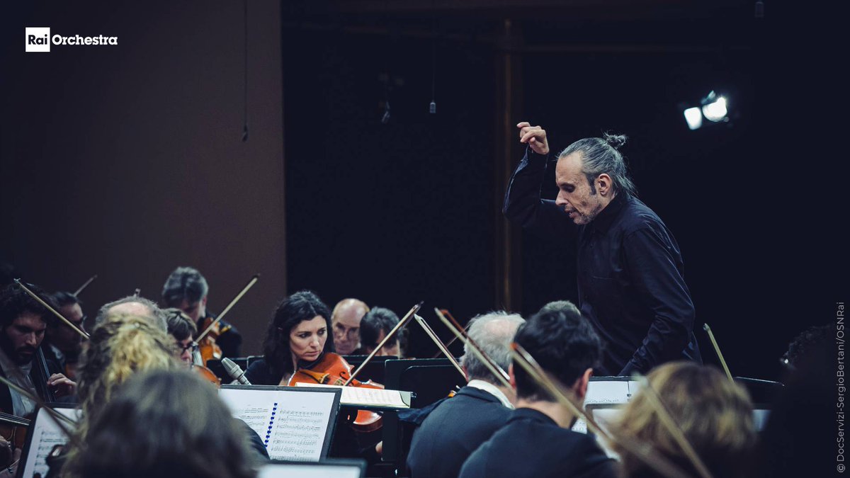 OrchestraRai's tweet image. Le foto del 4° appuntamento di stagione che ha visto protagonisti Constantinos Carydis e Karen Gomyo 
Replica del concerto stasera  8/11  ore 20 all’Auditorium Rai di Torino.
Biglietti da 9 a 30 euro anche online!
#Bernstein #Koukos #Ives #Schumann.
bit.ly/GalleryOSNconc…