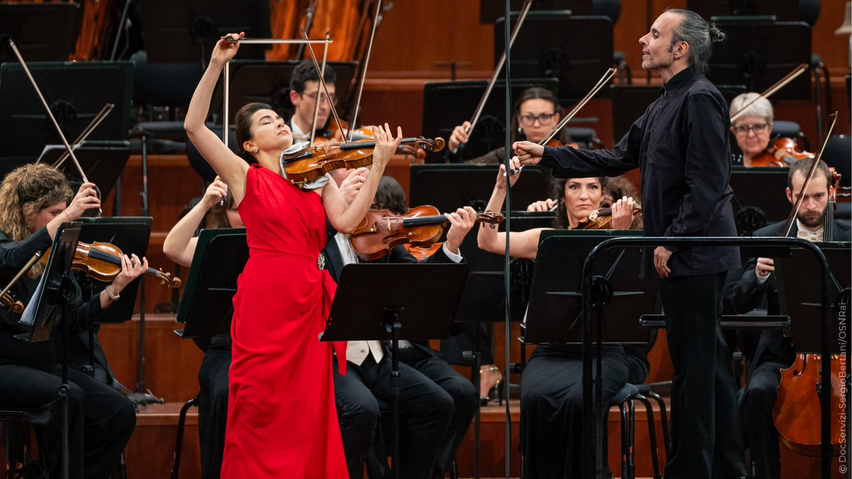 OrchestraRai's tweet image. Le foto del 4° appuntamento di stagione che ha visto protagonisti Constantinos Carydis e Karen Gomyo 
Replica del concerto stasera  8/11  ore 20 all’Auditorium Rai di Torino.
Biglietti da 9 a 30 euro anche online!
#Bernstein #Koukos #Ives #Schumann.
bit.ly/GalleryOSNconc…
