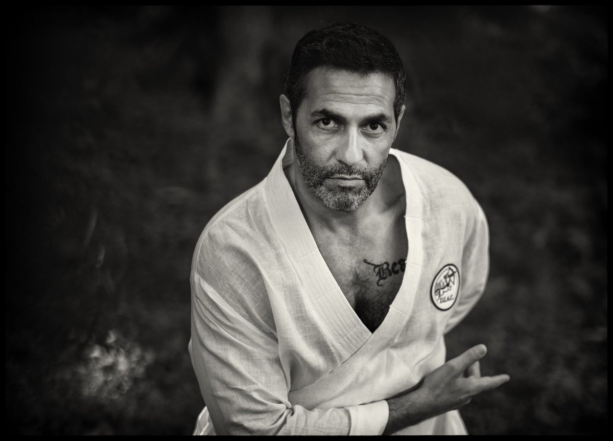 A ojos de Peter Chelson,
caracterizado para su película:
“A sudden case of Christmas”.

Se estrena hoy (8 dic 24) en USA.