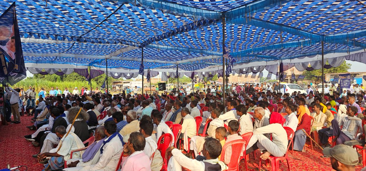 आज दिनांक 08-11-2024 को जनपद मिर्जापुर के विधानसभा मझवा में विधानसभा उपचुनाव प्रत्याशी श्री दीपक तिवारी "दीपू" जी के समर्थन में नकटी मिश्ररौली (पहाड़ी ब्लॉक),मिर्जापुर में विशाल चुनावी जनसभा को संबोधित कर आने वाले 20 नवंबर को चुनाव निशान हाथी 🐘 के सामने बटन दबाकर भारी से भारी