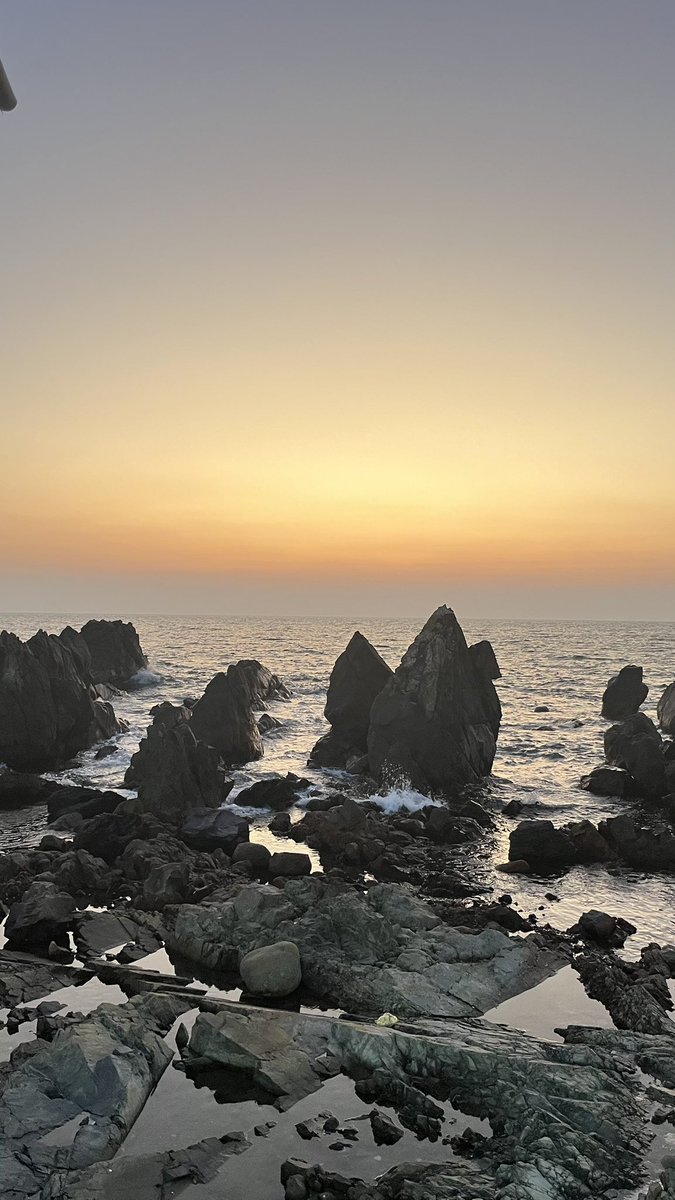 etechexplorer's tweet photo. "Goa: Where the sea meets the soul."

This quote captures the essence of Goa's serene beaches, vibrant culture, and tranquil atmosphere, making it a perfect destination to rejuvenate and connect with oneself. https://t.co/QixWhqMW1t