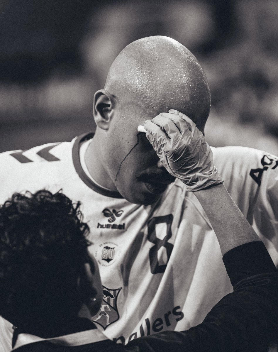 BMGranollers's tweet photo. Donar-ho tot en una imatge. Enorme, @Tarcisio_Freits !🩸🖤

#BMGx80 #OrgullBMG🔵⚪️ https://t.co/9J4in9Ks5w