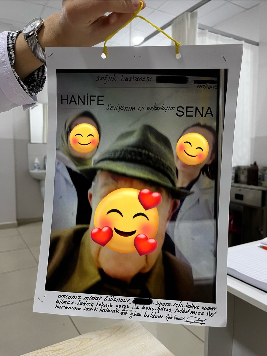senaatarakc's tweet photo. Size bir hastamdan bahsedeceğim. 90 yaşında Gülennur amcam♥️ kendisi bir beyefendi. Yıllar önce kaybettiği eşine yakın olmak için mezarlığın yakınında yaşıyor, parfümünü hâlâ yanında taşıyor. Derin saygısı ve sevgisi sadece insanlara karşı değil +++ https://t.co/oPoJ5yDg2Z