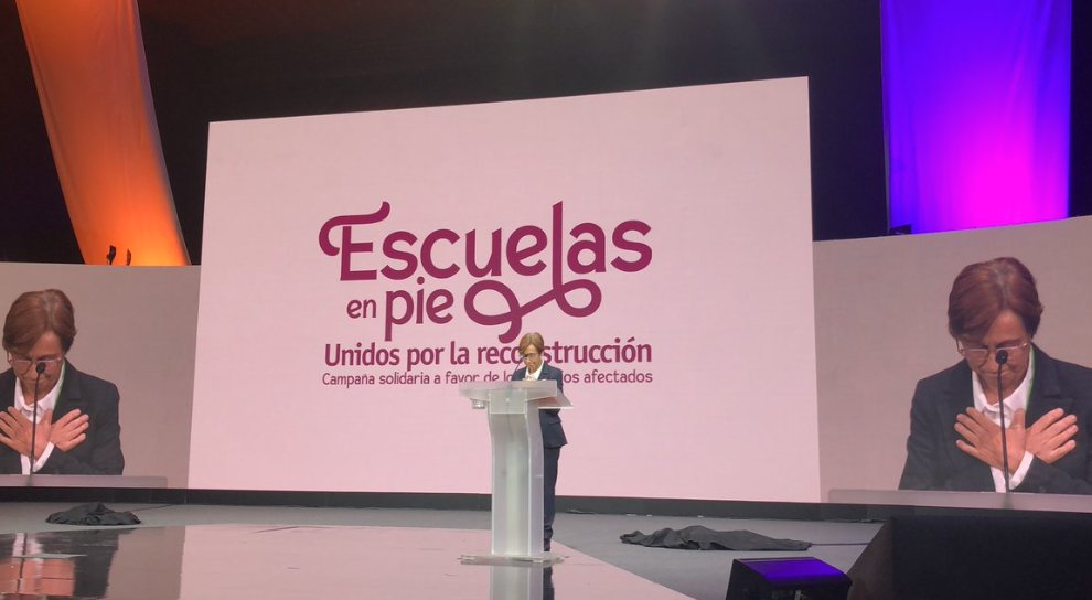 "Más fuertes que las olas que arrastran cañas y maleza, que arrastran coches y enseres, son las olas de solidaridad” Vicenta Rodríguez "el ánimo que nos guía ahora es el que se expresa en el himno regional: Valencianos alcémonos en pie" #SerEstarEducar <a href="/ecatolicas/">Escuelas Católicas</a> #EscuelasEnPie