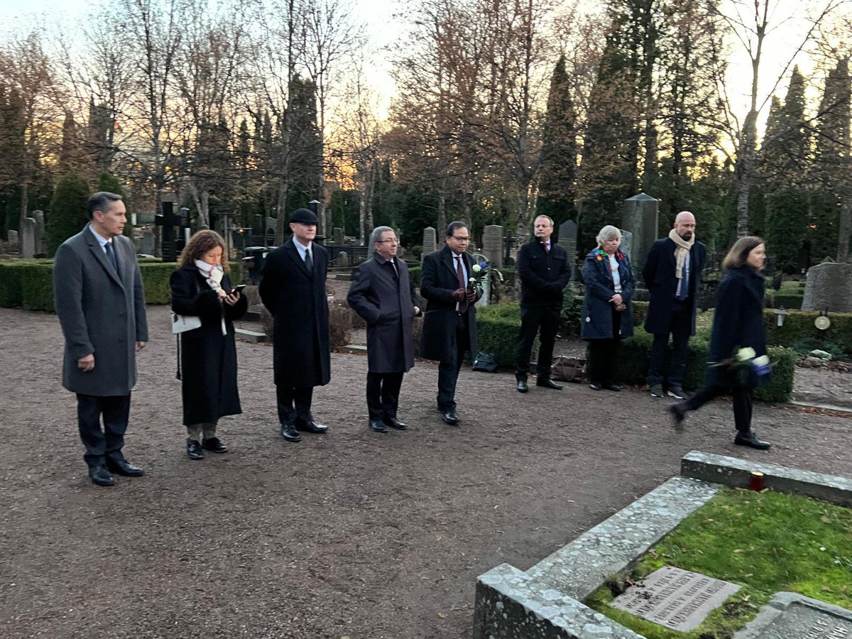 kamapradipta's tweet photo. The Group of Ambassadors Friends of Multilateralism 🇺🇳 visited Dag Hammarskjöld Foundation in Uppsala to learn about the latter’s history &amp; contributions in championing multilateralism (11/07/24).

Honored to laid flower &amp; paid respect to Dag Hammarskjöld’s final resting place. https://t.co/fESSW49EMr