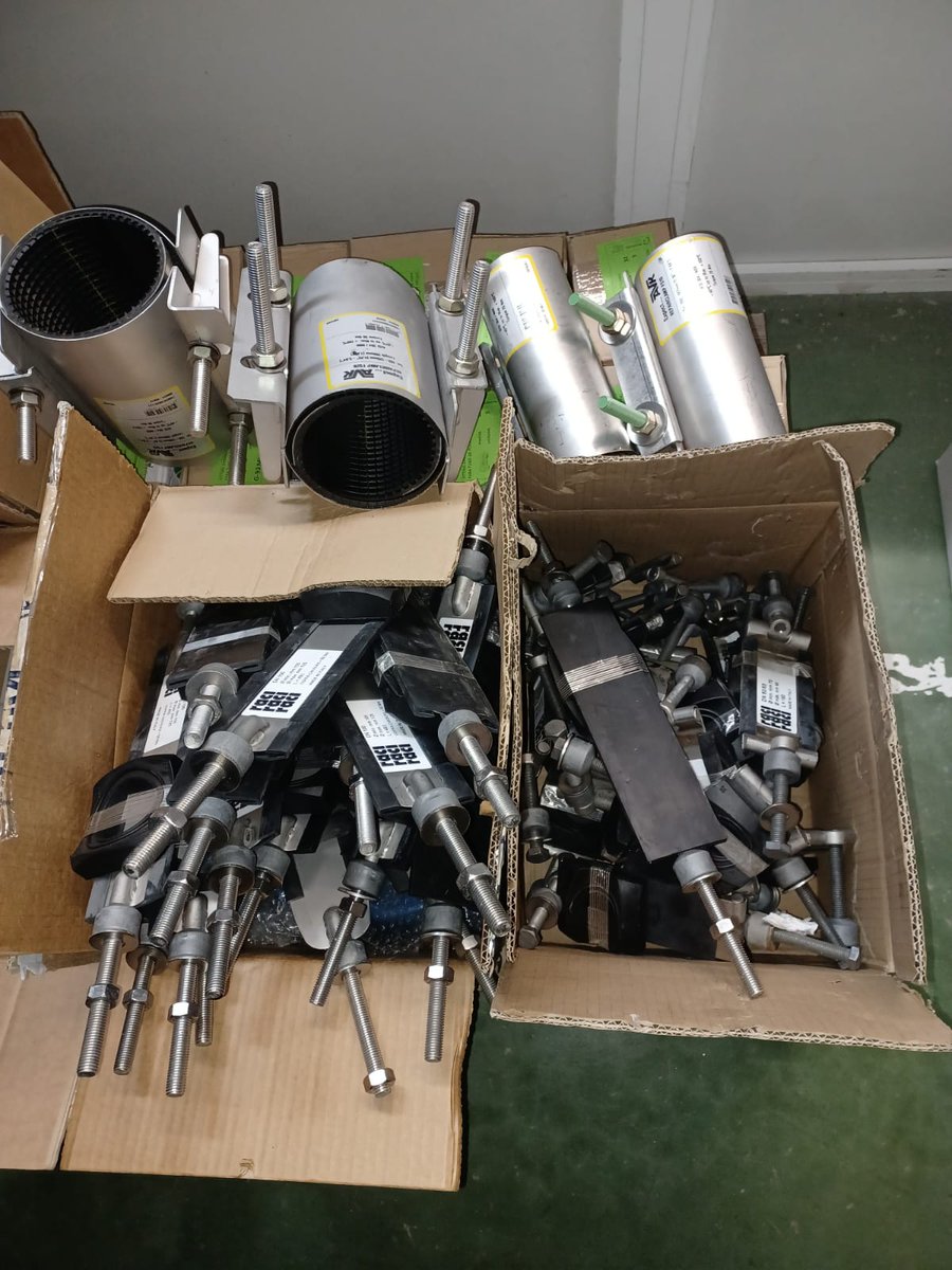 Contribuimos con profesionales, materiales, maquinaria y equipamiento de todo tipo.