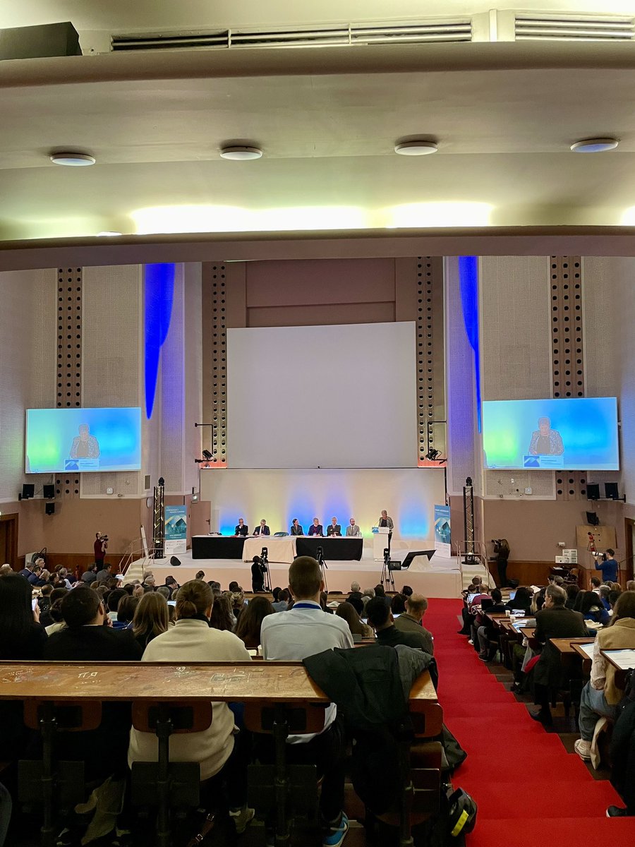 #EGFRM 2024 | Les #élus étudiants en médecine des 4 coins de la France 🇫🇷 sont présents en nombre aux États Généraux de la Formation et de la Recherche médicale  !

Les étudiants en #médecine ont à coeur de faire avancer leur #formation ; un bel exemple d’engagement ! 💪