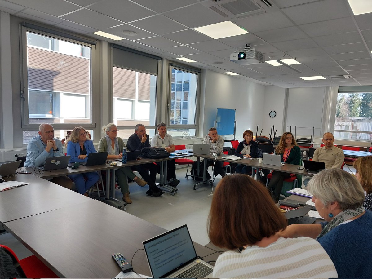 Frédéric Bablon (@fredericbablon) on Twitter photo Le COPIL École Incusive de l'académie de Grenoble s'est réuni ce matin pour développer sa stratégie vers une école accessible à tous. Trois GT lancés : coopération ESMS/Education nationale, pilotage pial/AESH, pédagogie inclusive/TSLA <a href="/acgrenoble/">Académie de Grenoble</a> <a href="/DSDEN74/">DSDEN 74</a> <a href="/HeleneInsel/">Hélène Insel</a> Le COPIL École Incusive de l'académie de Grenoble s'est réuni ce matin pour développer sa stratégie vers une école accessible à tous. Trois GT lancés : coopération ESMS/Education nationale, pilotage pial/AESH, pédagogie inclusive/TSLA <a href="/acgrenoble/">Académie de Grenoble</a> <a href="/DSDEN74/">DSDEN 74</a> <a href="/HeleneInsel/">Hélène Insel</a>