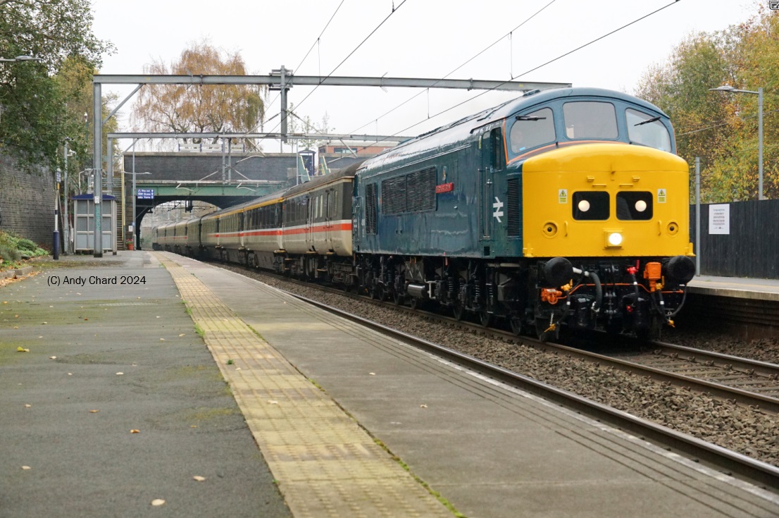AndyChard1's tweet image. Like in my teenage years when Peaks passed here on hourly Liverpool to Newcastle &amp;amp; Scarborough services, 45118 races through Eccles on today&apos;s @LocoServicesGrp jaunt to Newcastle. #Class45 #Peak