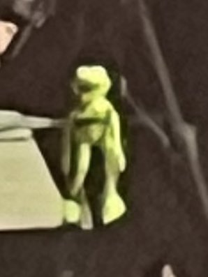 drkesthour's tweet photo. dude im at the hozier concert and i cant fucking concentrate bc there’s a kermit plushie on the fucking camera over there right infront of him im gonna pass away https://t.co/aAPijjQx8a