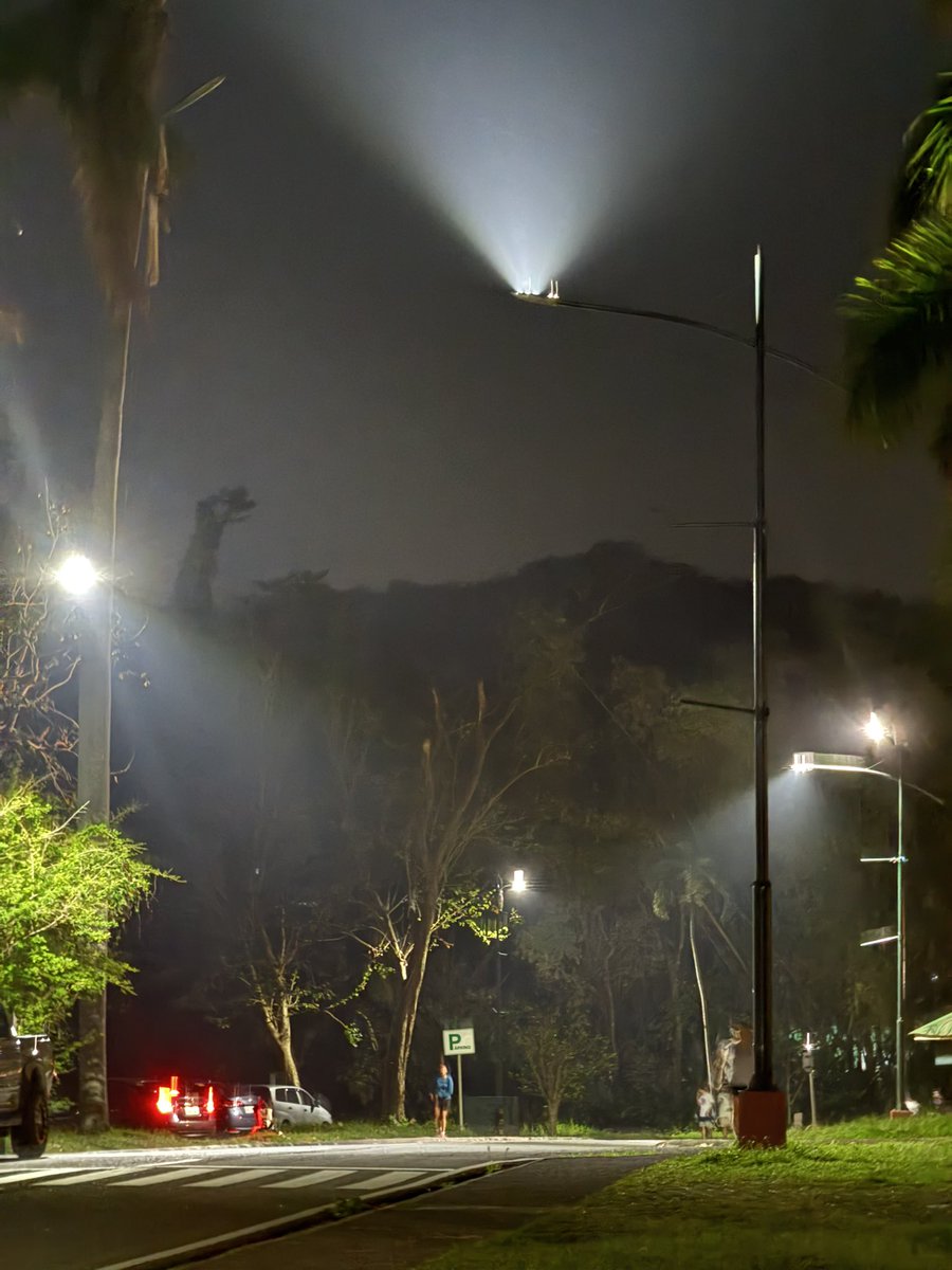 notlyane's tweet photo. So unserious... batman spotlight looking ahhhhh 😁 https://t.co/ay6WQHgPo0
