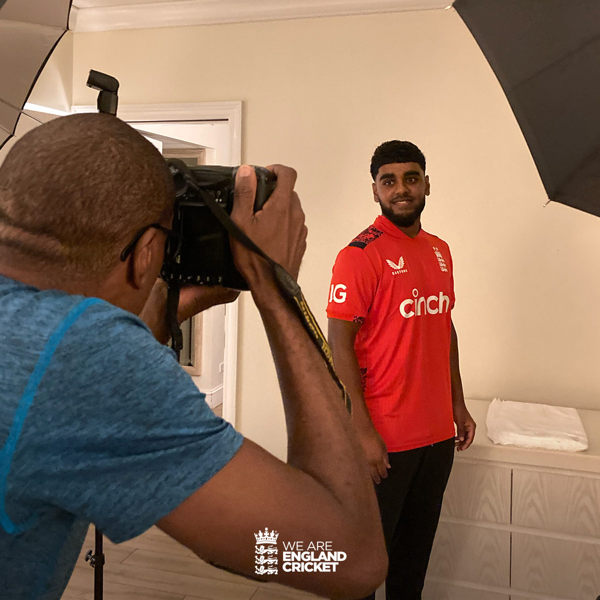 Ready to roll in red 🔴 

Rehan Ahmed has arrived in the Caribbean ahead of the T20 series ✈️  🙌 

🌴 #WIvENG 🏴󠁧󠁢󠁥󠁮󠁧󠁿 | #EnglandCricket