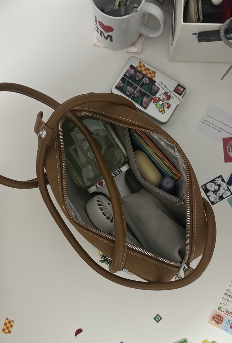 42luvy's tweet image. เอ้บมาเล่นๆร้อยกว่าบาท555555555ใส่แท่งไฟได้ดั้วะ ได้เป๋าไปคอนละ ชิ้ววว😙😙