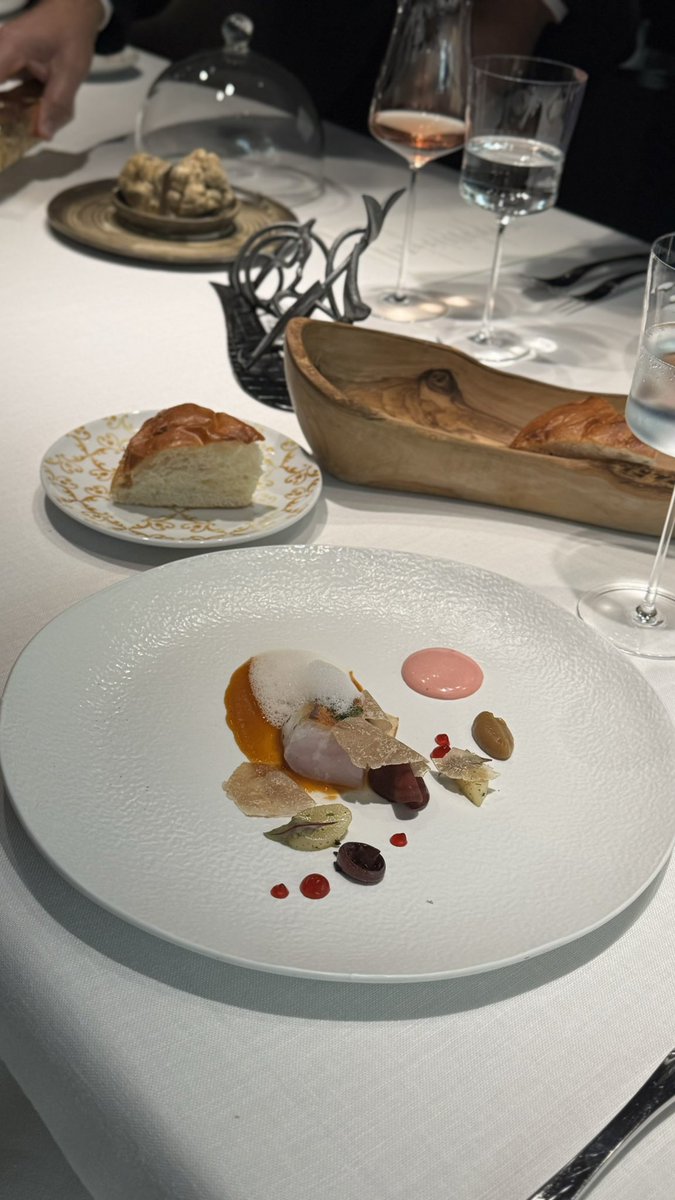HyunMarie's tweet photo. La mejor experiencia gastronómica (y multisensorial) que encontrarás en Barcelona hoy en día. Il Milione de Paolo Casagrande y Martin Berasategui. 
Sin duda es un GRAN viaje. https://t.co/uIrf51sJkD