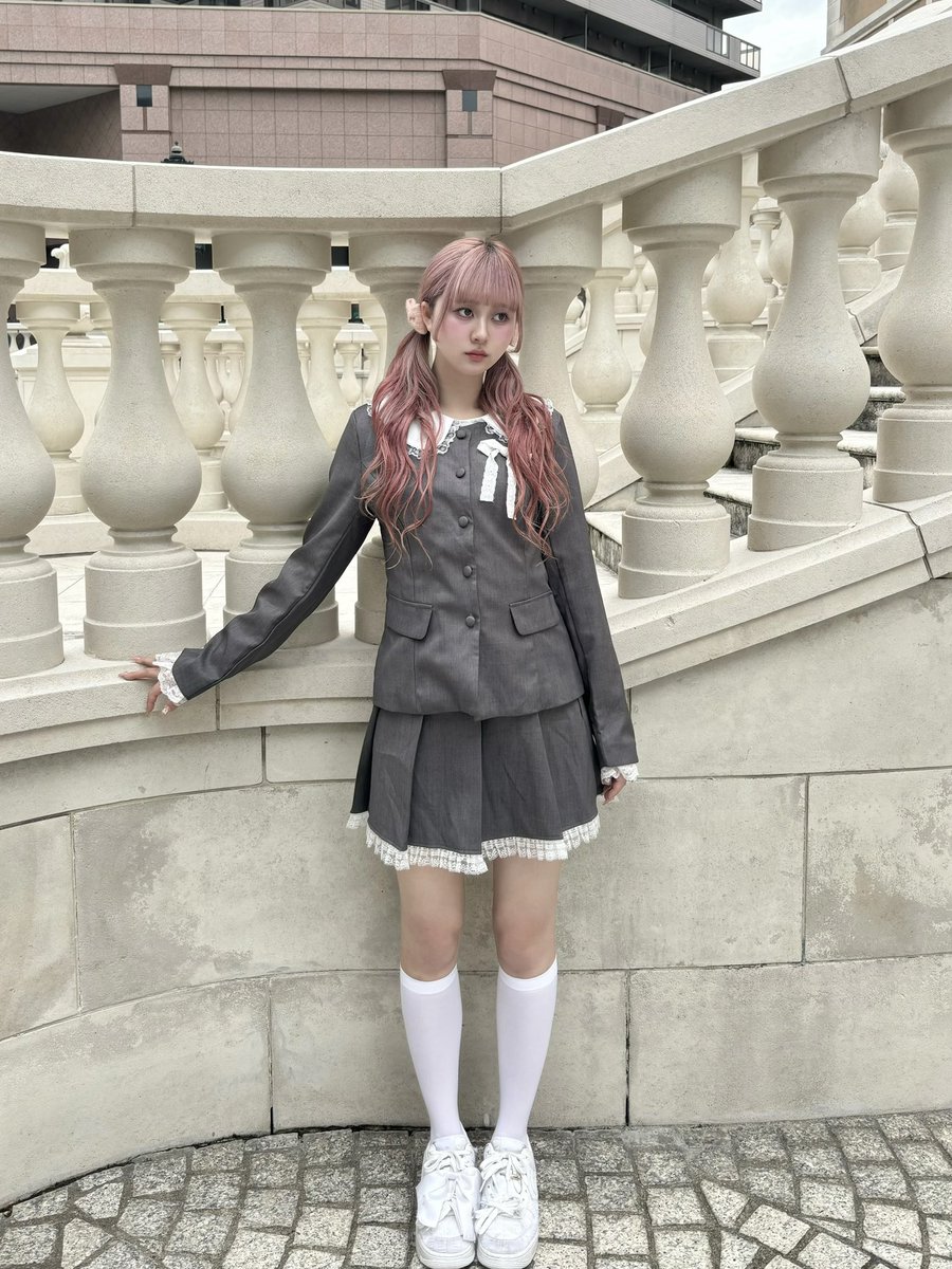 babypink__hn's tweet photo. 制服風ジャケットセットアップ×丸襟でいい子ちゃんコーデ https://t.co/xWf4VouIRn