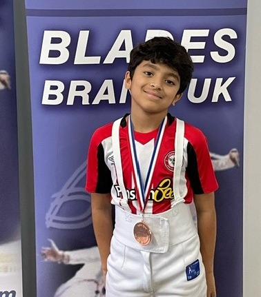 🎉 Congrats to Aahaan for winning bronze in the Fencing Elite Epee U10 at the Manchester Big Weekend! 🥉🤺 This achievement reflects his hard work and dedication. Well done, Aahaan.
#FencingChampion #ProudMoment #SFOxfordPrep #SFOxfordSport
