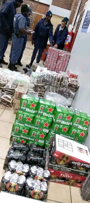 POLICE CUT ZAMA-ZAMAS' SUPPLY
These are some of the food that the police stopped from going to the Zama-Zamas under the ground. Over 1000 Zama-Zamas from Zimbabwe, Mozambique and Lesotho have been arrested since the police stopped their food supply.