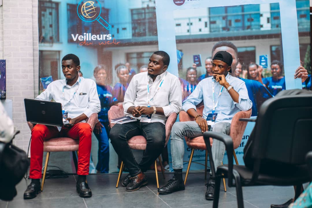 veilleursduweb's tweet photo. #MbokaDigital : Jour 3

La journée a été dédiée à l'Hackathon, où 24 jeunes en six équipes ont présenté des projets de solutions digitales pour résoudre les problèmes du système de santé de la RDC, notamment face à la crise de la Mpox. https://t.co/PfTCUlZXLq