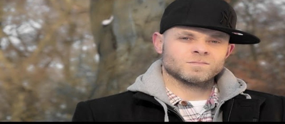 scotslassie56's tweet image. @BrianHarveyFans his original FREE version when he was in #East17 of the #Christmas tune 'Stay Another Day.' Download if you've got youtube premium to play or can someone find a way to get it into the charts &amp;amp; beat #LondonRecords making money from radio? 
youtu.be/WN7gL5NEimw?si…