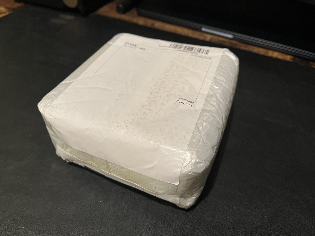 kimupax2's tweet image. 届いたー。何か、異国から