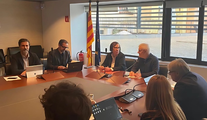Treball (@treballcat) on Twitter photo 📸 El Secretari de Treball, Paco Ramos, i la regidora de Promoció Econòmica i Treball de <a href="/bcn_ajuntament/">Ajuntament de Barcelona</a>, <a href="/rgileiroa/">Raquel Gil Eiroa</a>, encapçalen una reunió de treball d'ambdues administracions per impulsar polítiques d'ocupació i econòmiques. 📸 El Secretari de Treball, Paco Ramos, i la regidora de Promoció Econòmica i Treball de <a href="/bcn_ajuntament/">Ajuntament de Barcelona</a>, <a href="/rgileiroa/">Raquel Gil Eiroa</a>, encapçalen una reunió de treball d'ambdues administracions per impulsar polítiques d'ocupació i econòmiques.