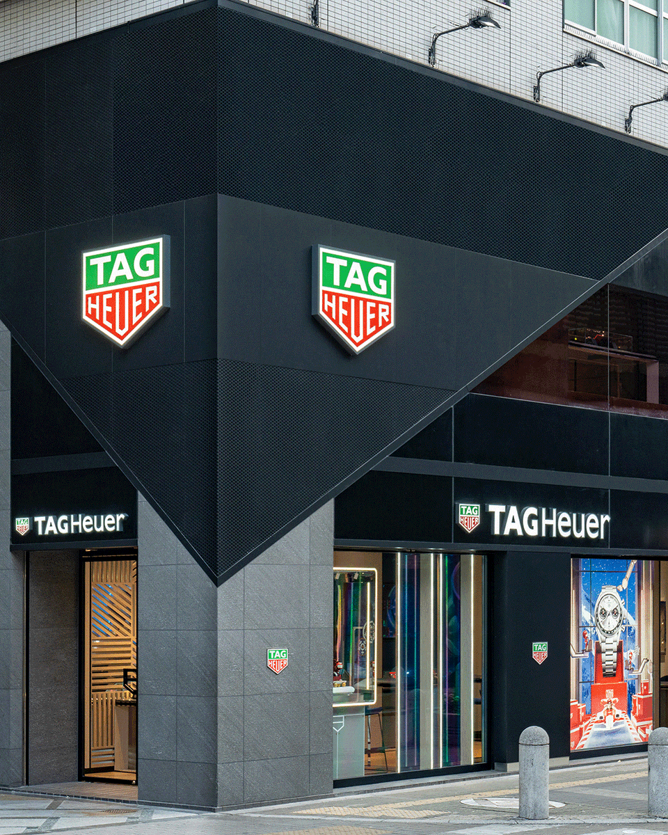 TAGHeuerJapan's tweet photo. 11月9日(土) の #タグホイヤー 大阪 心斎橋店のリニューアルオープンを祝して俳優  #中尾明慶 が来店。ラグジュアリーでありながら温もりのある新しい店内を堪能頂きました。11月30日(土) まで、心斎橋店でご購入頂いたお客様へオリジナルギフトをプレゼントいたします。

https://t.co/iQBWuU2P8M https://t.co/gLY3M5b4b2