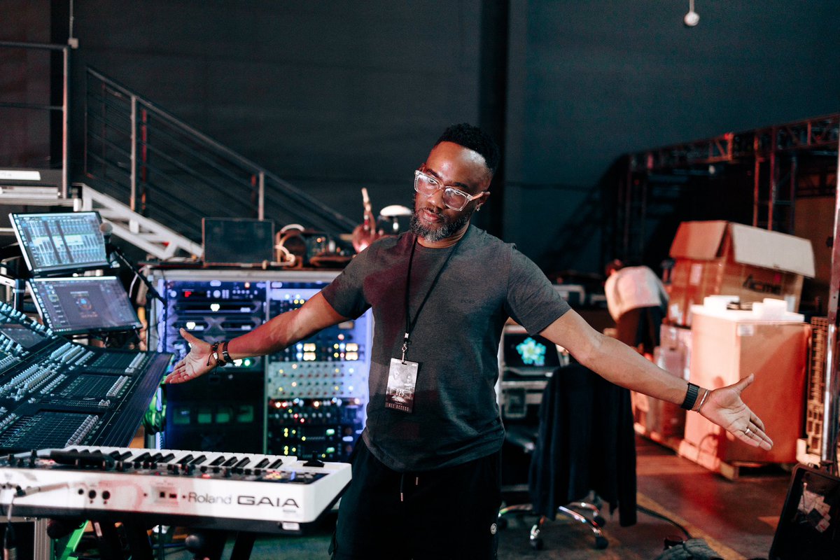 toladehin's tweet photo. Fader Friday
#faderfriday
#digico
#wavesaudio
#rupertneve
#tubetech
#audioboy
#soundengineer
#sonicfarmaudio
#mixingengineer https://t.co/M3xq52Pzeo