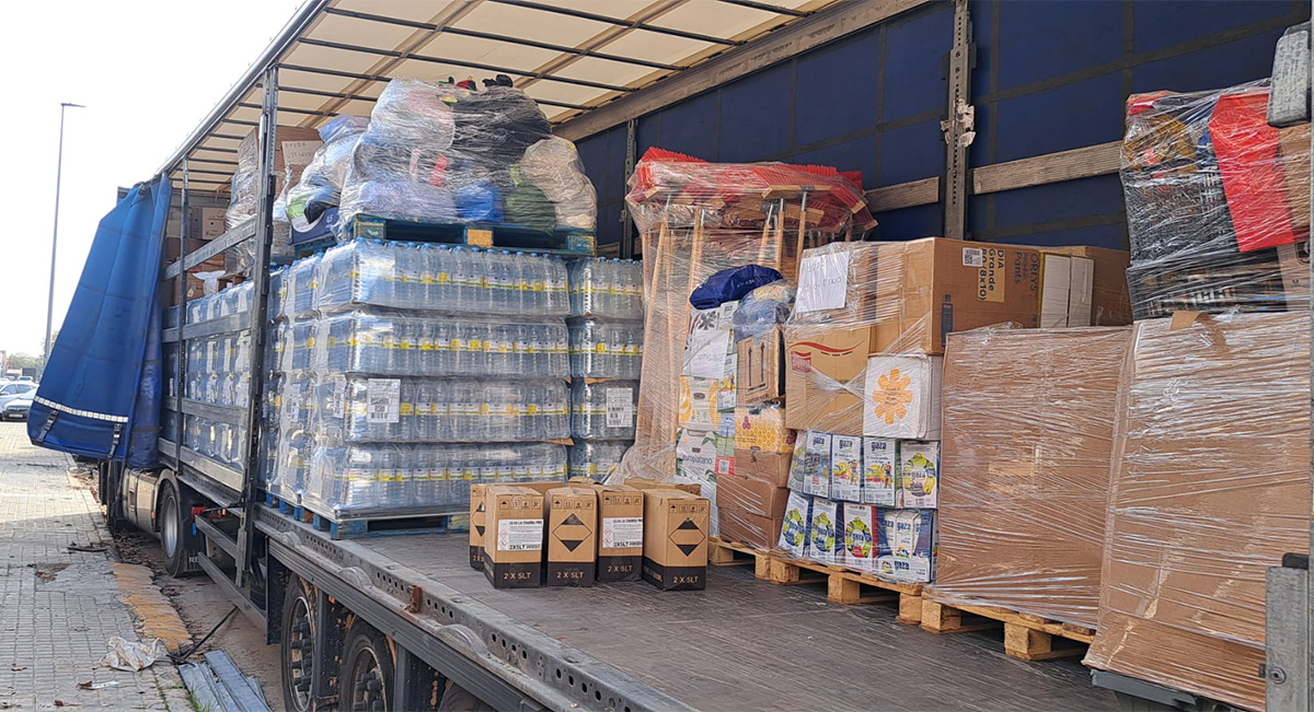 🚗<a href="/AE_ElPilar/">Autoescuela El Pilar</a> envía hoy, una flota de 5 camiones y 3 furgonetas hacia #valencia, llevando ayuda a los afectados por la #Dana 🙏🥹Gracias a todos los que habéis colaborado 👇 👇 bit.ly/AutoescuelasEl…