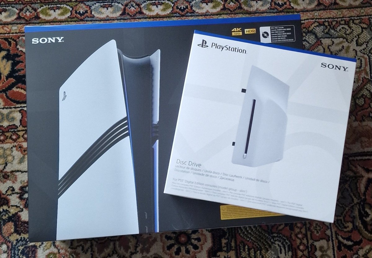 Galixtron's tweet photo. Pillada Ps5 Pro con plan renove, así si, la rebaja es muy buena y como dije en el final del mensaje que ahora volveré a poner para que veáis. Me ha salido por 538,99, este plan renove de Game es Gold 
@VideojuegosGAME #PlayStation5Pro https://t.co/izNjkrS6H8