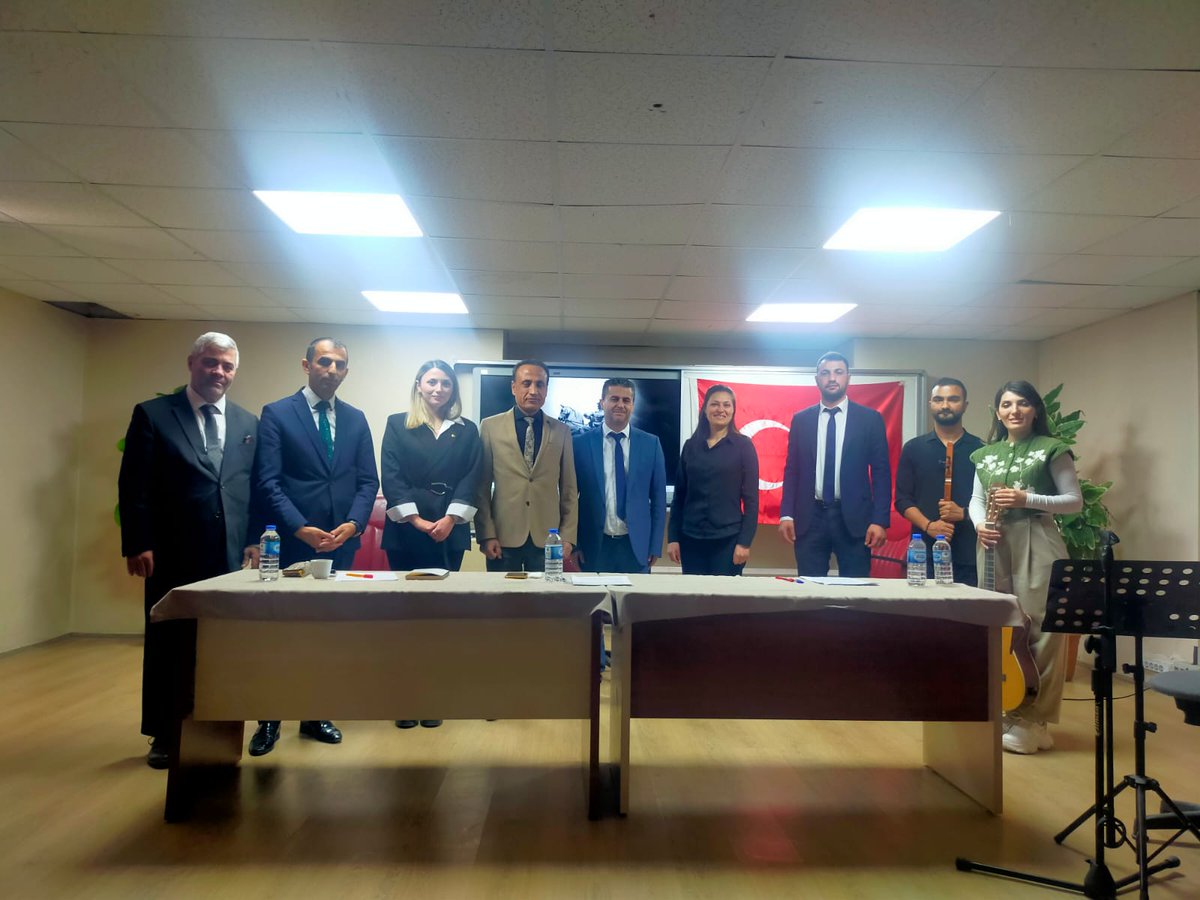 "Her 10 Kasım'da olduğu gibi bu 10 Kasım'da da Atatürk'e olan bağlılığımızı ve sevgimizi ortak düşünce ve duygularla bir kez daha dile getiriyor, büyük önderimizi özlemle anıyoruz.
<a href="/gun_aziz/">Aziz Gun</a>
<a href="/igdirmem76/">Iğdır İl Milli Eğitim Müdürlüğü</a>
<a href="/igdirvaliligi/">T.C. Iğdır Valiliği</a>
<a href="/valiercanturan/">Ercan Turan</a>