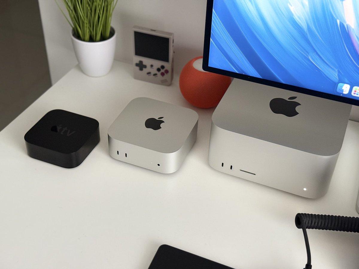 nieantyfan's tweet image. I tak to się żyje na tej polskiej wsi. 

Dziękuję Panu @Komputronik_pl za udostępnienie sprzętu na testy. Mac Mini jest jeszcze większym sztosem niż myślałem ❤️

#MacMiniM4 #MacbookProM4Pro