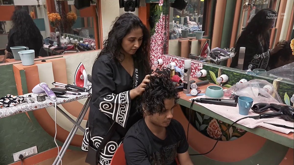 Cinemapeasuvom's tweet photo. Indha Collab edhir paakala😂😂🤣🤣
#RJAnanthi #Muthukumaran
#RJAnanthiBiggBoss8 #SupportRJAnanthi
#riseabovehate #VoteForRJAnanthi #VoteForAnanthi
#Biggboss #Biggboss8 #Biggbosstamil #BiggbossTamil8 #Biggbossseason8 #BiggbossSeason8Tamil #VijayTelevision https://t.co/jcxB1BXm4l
