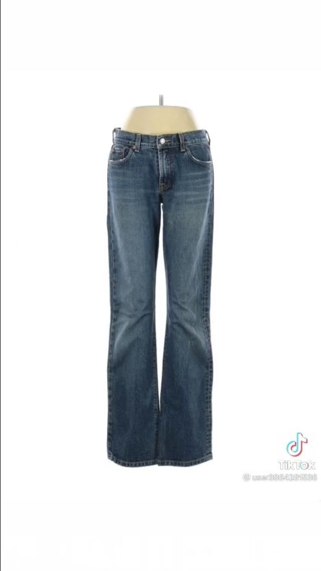 wonicls's tweet photo. i feel like this shape is cute?? idk i also think bootcut is cute and sometimes slim jeans https://t.co/6GF5wC9CKH