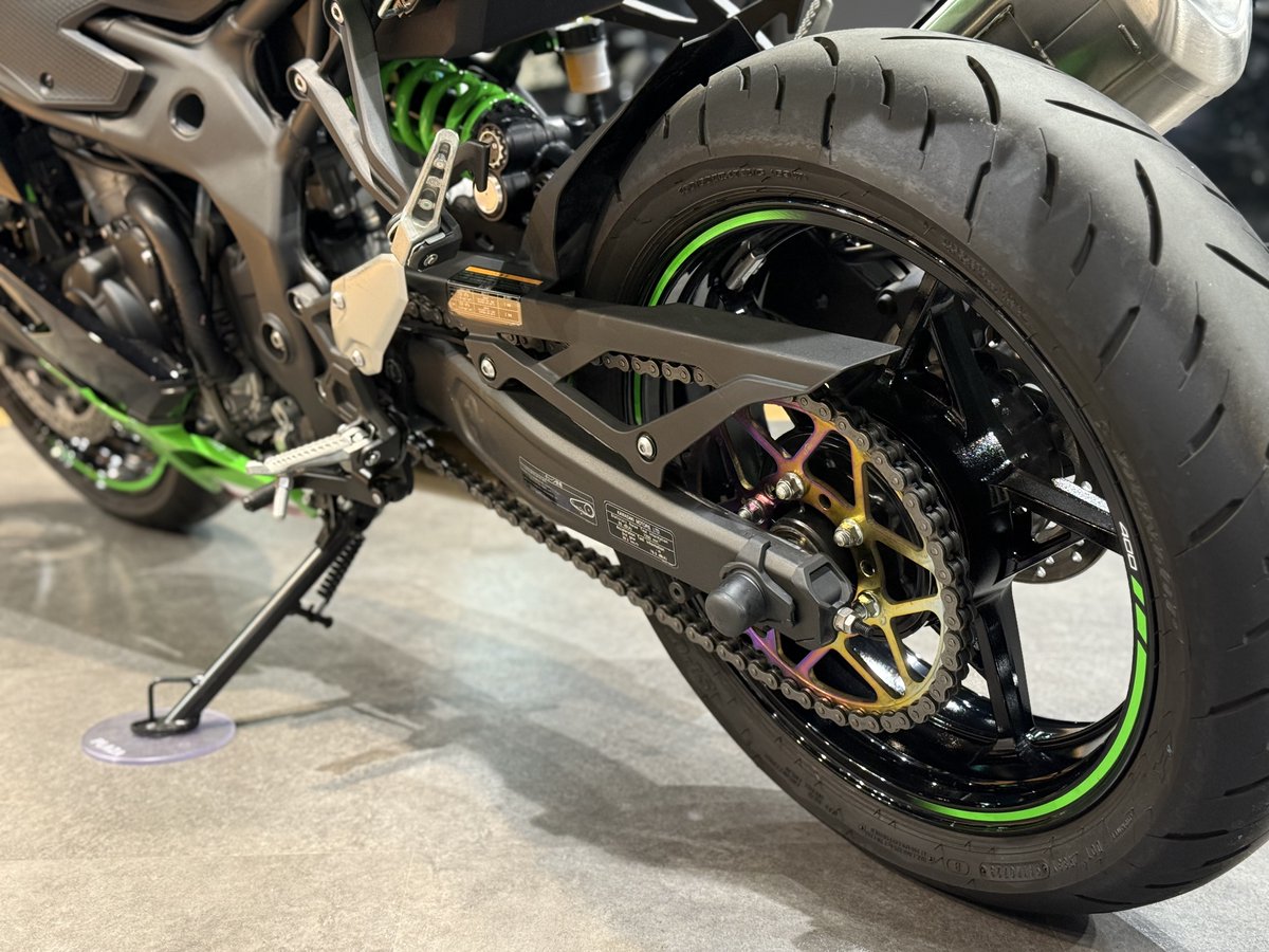 PLAZA_TSUKUBA's tweet photo. 【中古車入庫速報】
≪2024年モデル≫ Ninja ZX-4RR KRT EDITION
走行距離：2,300km
純正ETC2.0車載器装着 + 社外部品でライトカスタムされております。
状態等の詳細につきましては、店舗までお気軽にお問い合わせください。

#Kawasaki
#カワサキ
#カワサキプラザ
#Ninja
#ZX4R
#ZX4RRR
#KRT
#KPRT https://t.co/9p92nkEEVV