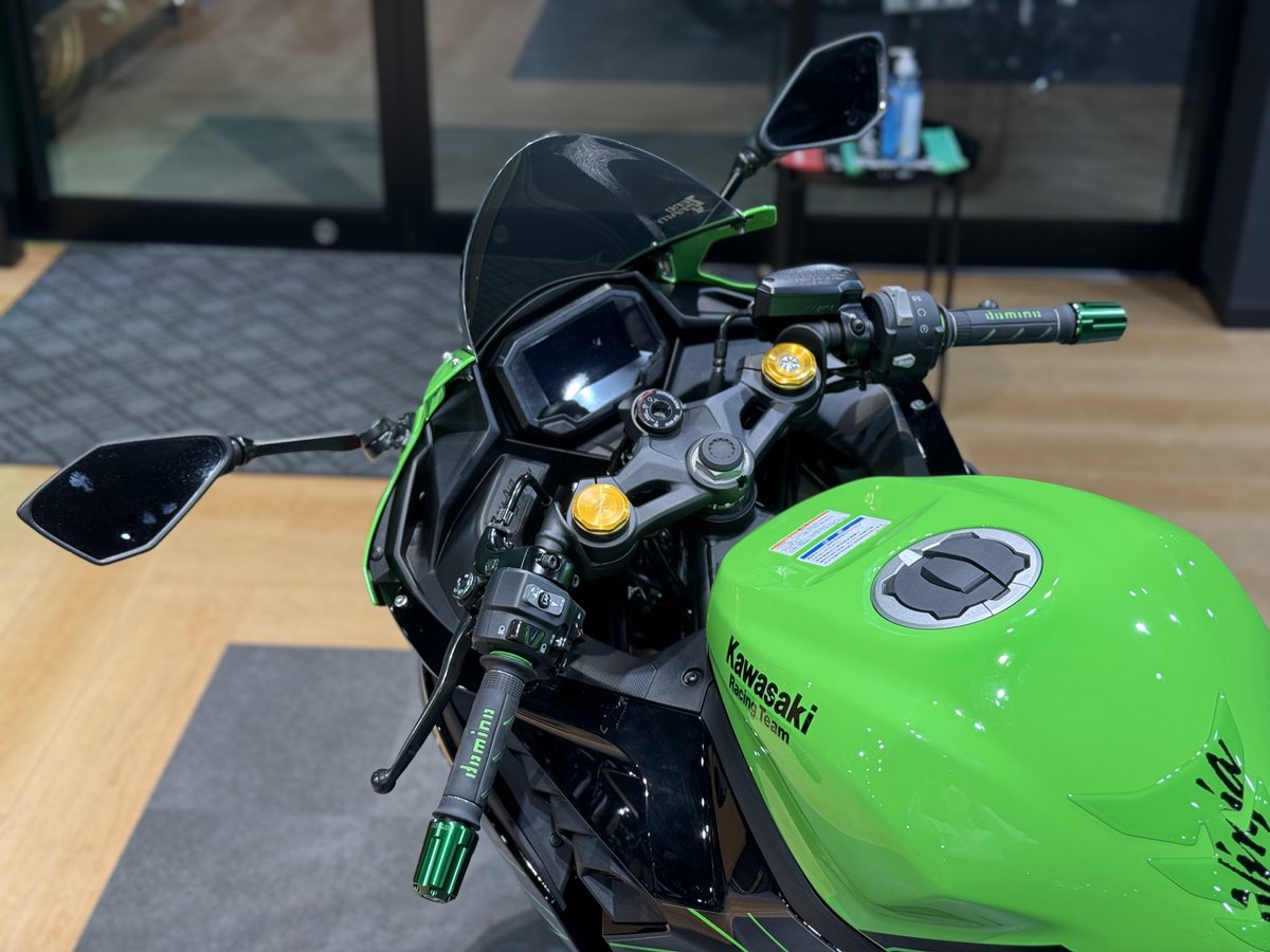 PLAZA_TSUKUBA's tweet photo. 【中古車入庫速報】
≪2024年モデル≫ Ninja ZX-4RR KRT EDITION
走行距離：2,300km
純正ETC2.0車載器装着 + 社外部品でライトカスタムされております。
状態等の詳細につきましては、店舗までお気軽にお問い合わせください。

#Kawasaki
#カワサキ
#カワサキプラザ
#Ninja
#ZX4R
#ZX4RRR
#KRT
#KPRT https://t.co/9p92nkEEVV