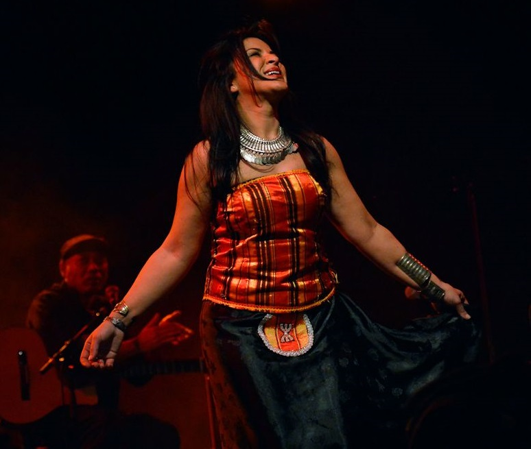 actualites_nrv's tweet photo. Algeriades @algeriades
Karim Ziad avec Syna Awel @SynaAwel en concert à Nice / Théâtre Lino Ventura, 8 novembre @Imagoproduction
https://t.co/8uiA130XkG #Nice #Nice06 https://t.co/j9b0VVCQ70