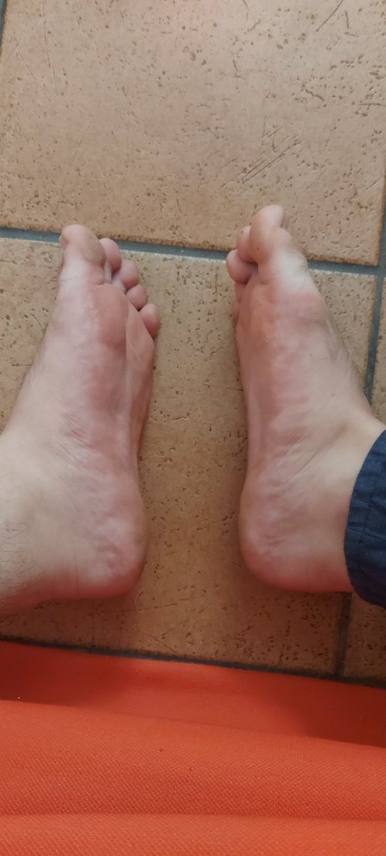 Qualche merda che viene a pulire questi fantastici piedi e a rendere omaggio, cagna ti ricordo che oggi è VENERDÌ😈😈😈
<a href="/findominfluence/">The Findom Influencer</a> <a href="/masteritaliani/">Masters Italiani 🇮🇹🦶🏻🐷</a>
#findom #maschio #italiano #master #cashmaster #piedi #feet #sporchi  #soldi #money #froci #fag #cashfag