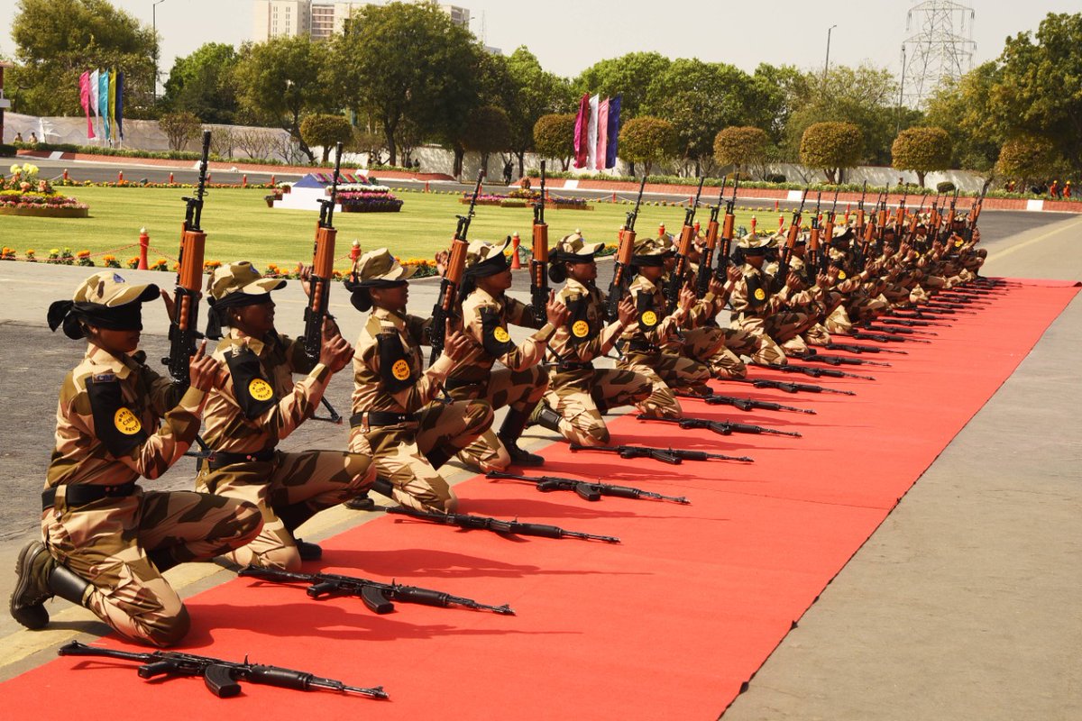 CISFHQrs's tweet photo. "Empowering Women: Where Courage Meets Strength."
We stand with unwavering resolve to protect & secure.
#CISF #WomenCommandos
#breakingstereotype #empowerment
@HMOIndia @MinistryWCD https://t.co/JswDflsQDS