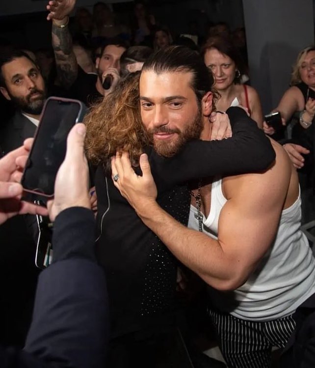 44Gringa's tweet photo. En tu cumpleaños te mando un abrazo de esos que das tu ,un abrazo 🫂 no solo con los brazos sino con el alma y corazón ♥️#HappyBirthday35CanYaman
♥️#CanYaman🧿 https://t.co/LwEeHxCK8V