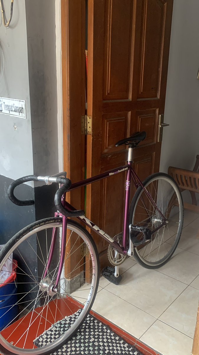 handditoo's tweet photo. WTS Frameset KHS size 42 - Price Ask - Lokasi Sleman Yk
#fnfjb #khs #fixedgear #fnfjbframe #frameset https://t.co/49k97jjxNG